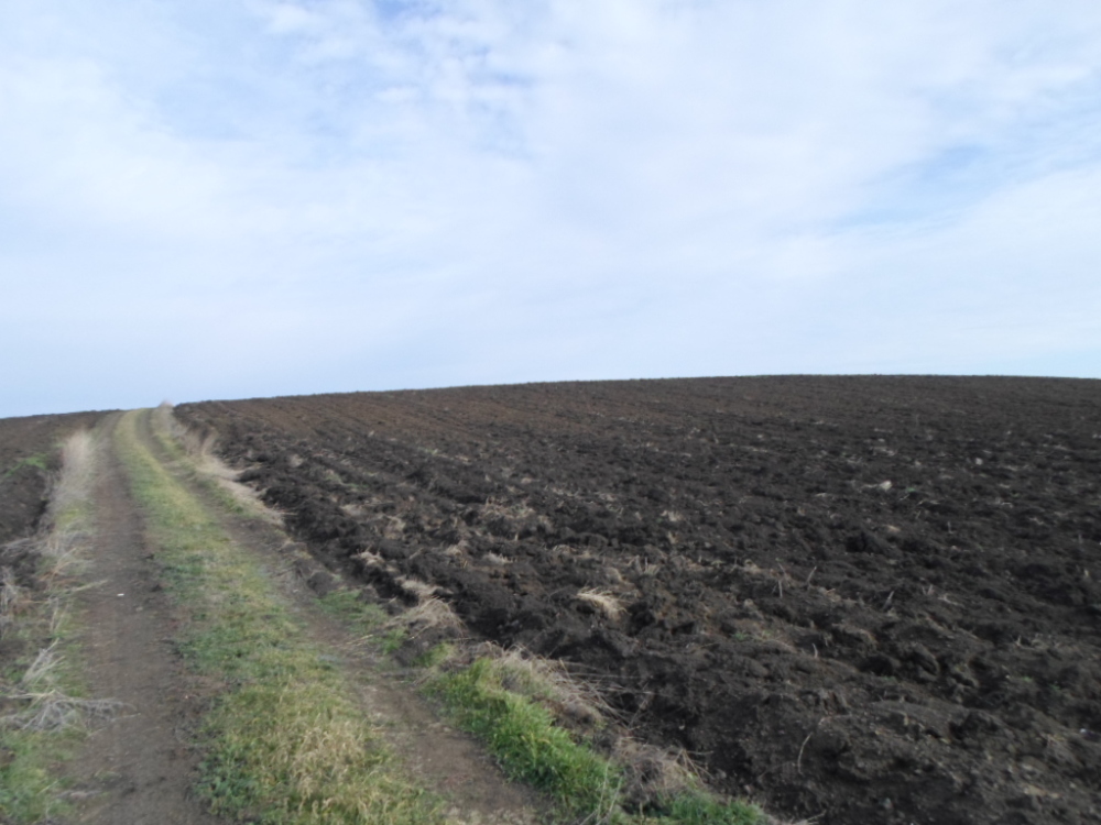 Парцел в Каблешково, гр. Каблешково, общ. Поморие, обл. Бургас,находящ се в местността „ПЪДАРСКА МОГИЛА“
