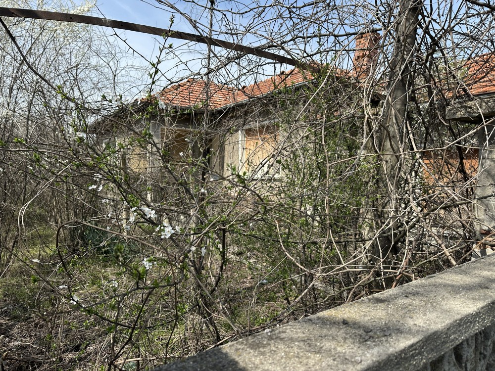 Къща с парцел в Градина, с. Градина, ул. "Христо Ботев" № 95