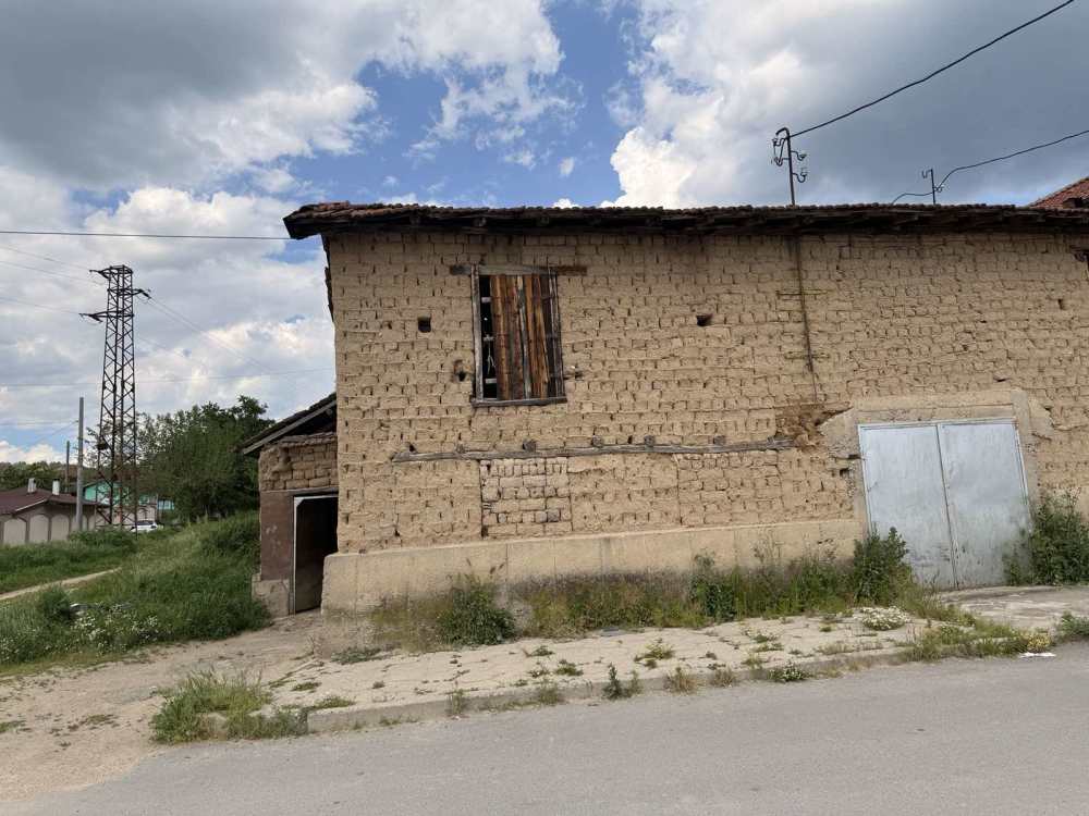 Парцел с къща в Горно Черковище, с. Горно Черковище, ул. Христо Ботев 37