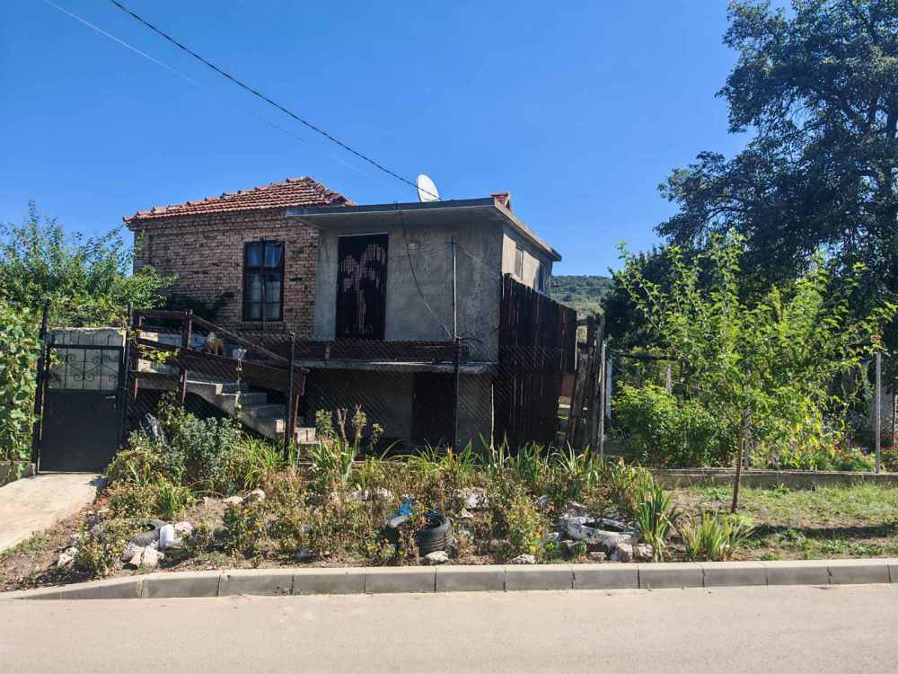 Парцел с къща в Суворово, гр.Суворово, ул. ОКОЛЧИЦА №37