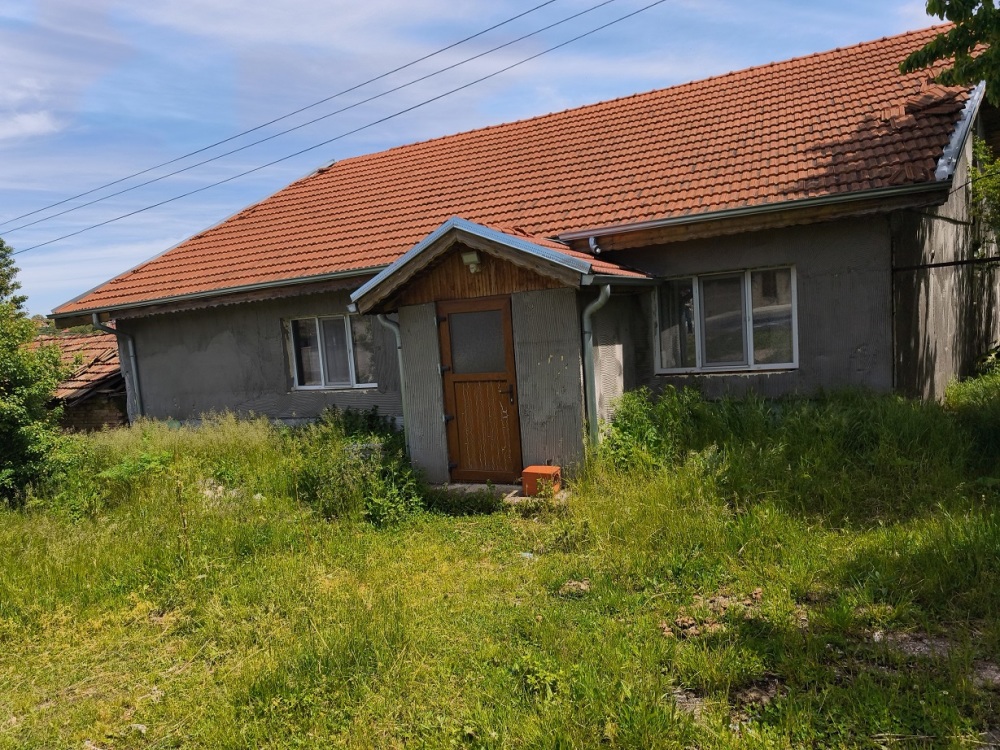 Парцел с къща в Ясенково, гр. Шумен, ул.&rdquo;Добри Войников&rdquo; № 9 -11, ет.2, ателие №А