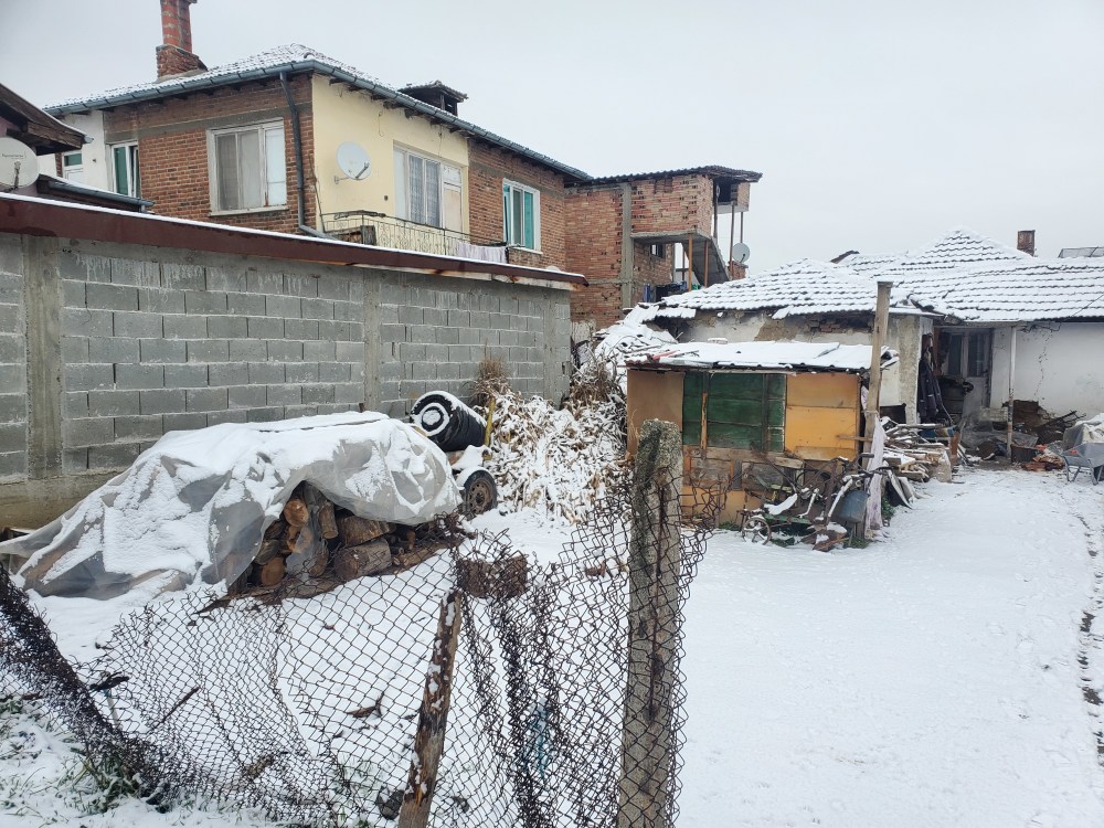 Парцел в Юнаците, гр. Пазарджик, ул. "Александър Стамболийски" № 41, ет.2, офис 6