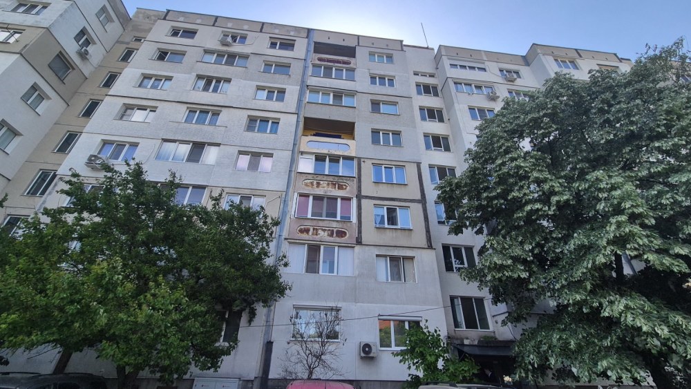 Тристаен апартамент в София, град София, ж.к. "Надежда" VI част, блок № 622, вх. "Б"