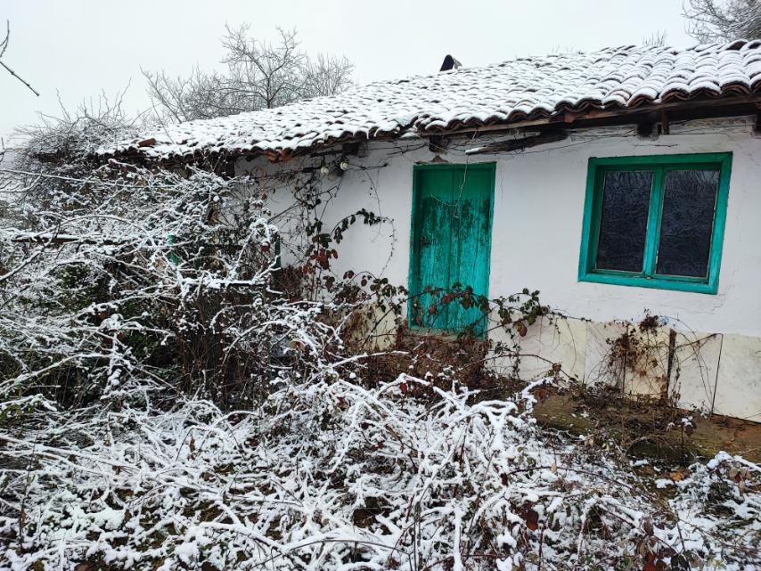 Къща с парцел в Горна Василица, гр. Елин Пелин, пл. Независимост №5