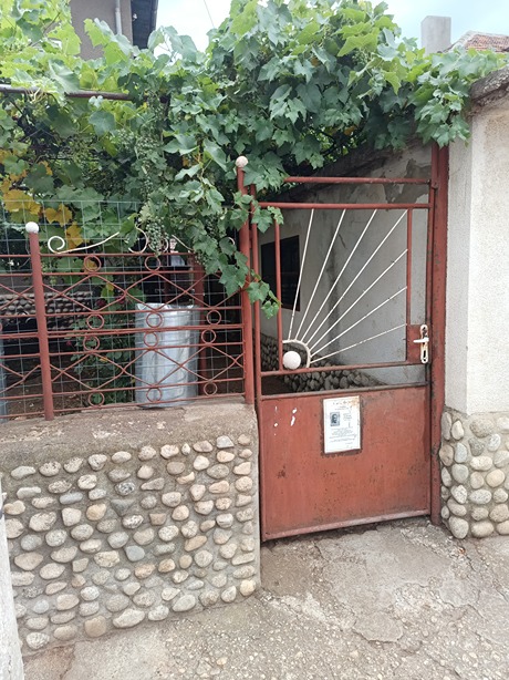 Къща с парцел в София, ул. Люляк № 1