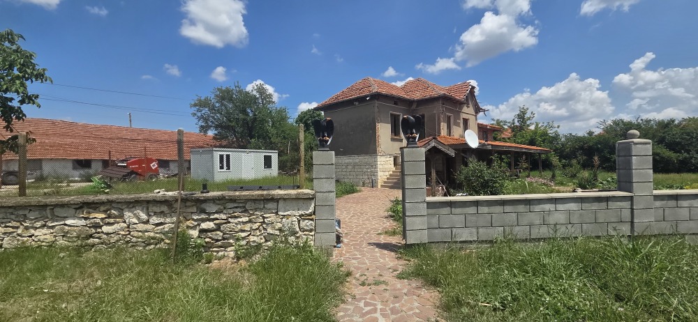 Къща с парцел в Горско Сливово, ул. "Хаджи Димитър" № 2