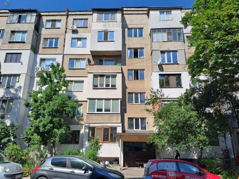 Тристаен апартамент в София, гр. София, ж.к. Свобода, бл. 15, вх. Б, ет.2, ап. 24