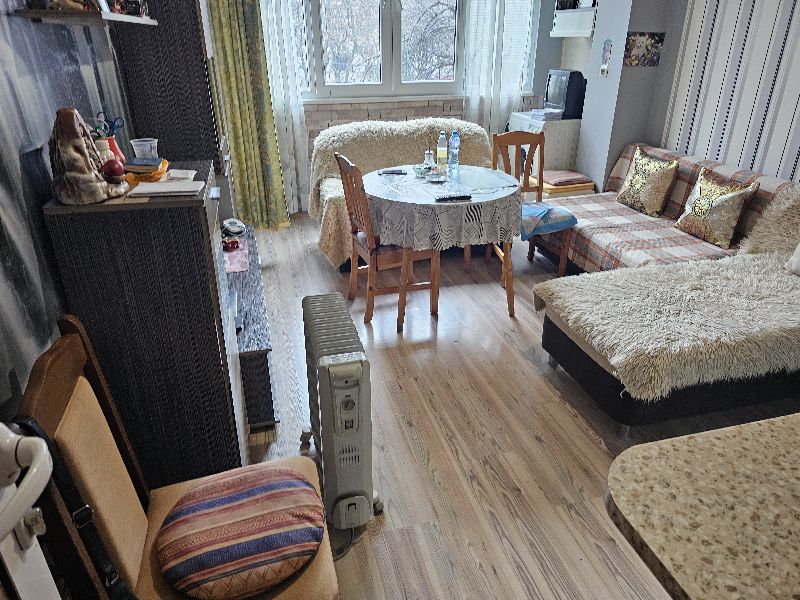 Тристаен апартамент в София, ж.к. Хаджи Димитър, бл.79, вх.В, ет.2, ап. 41