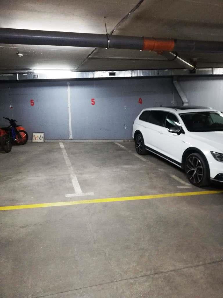 Паркомясто в София, Жилищна група Южен пар, бл. 124, вх. А, етаж -1
