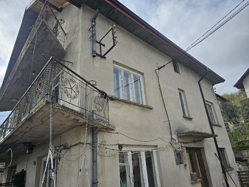 Парцел с къща в Бърложница, с. Бърложница